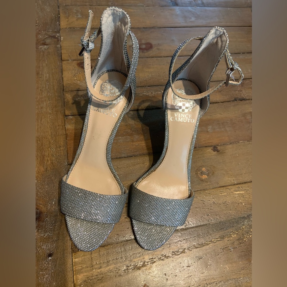 Vince Camuto women’s silver Vero Cuoio sparkle ankle buckle strap heels size 7.5